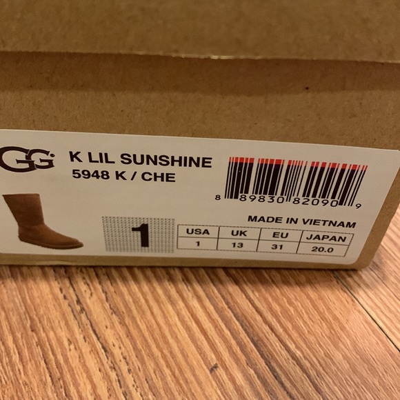 Kids ugg boots - Picture 2 of 9